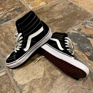 almost BRAND NEW high top old skool vans!!